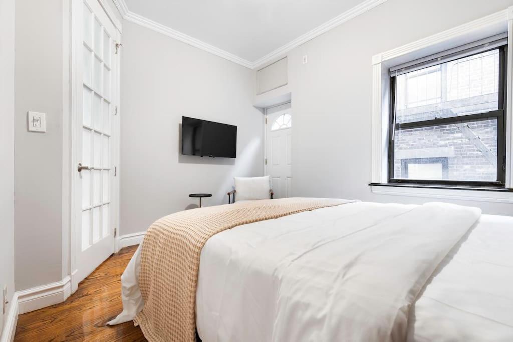 Gorgeous & Bright 3Bdr & 1Bth In Midtown Manhattan Ню Йорк Екстериор снимка
