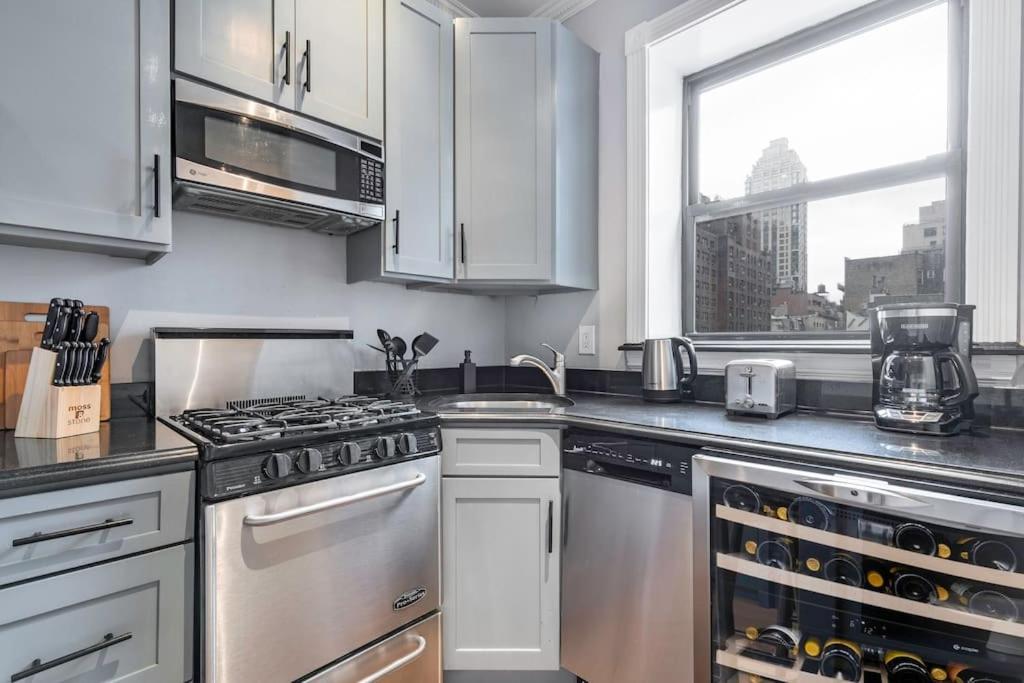 Gorgeous & Bright 3Bdr & 1Bth In Midtown Manhattan Ню Йорк Екстериор снимка