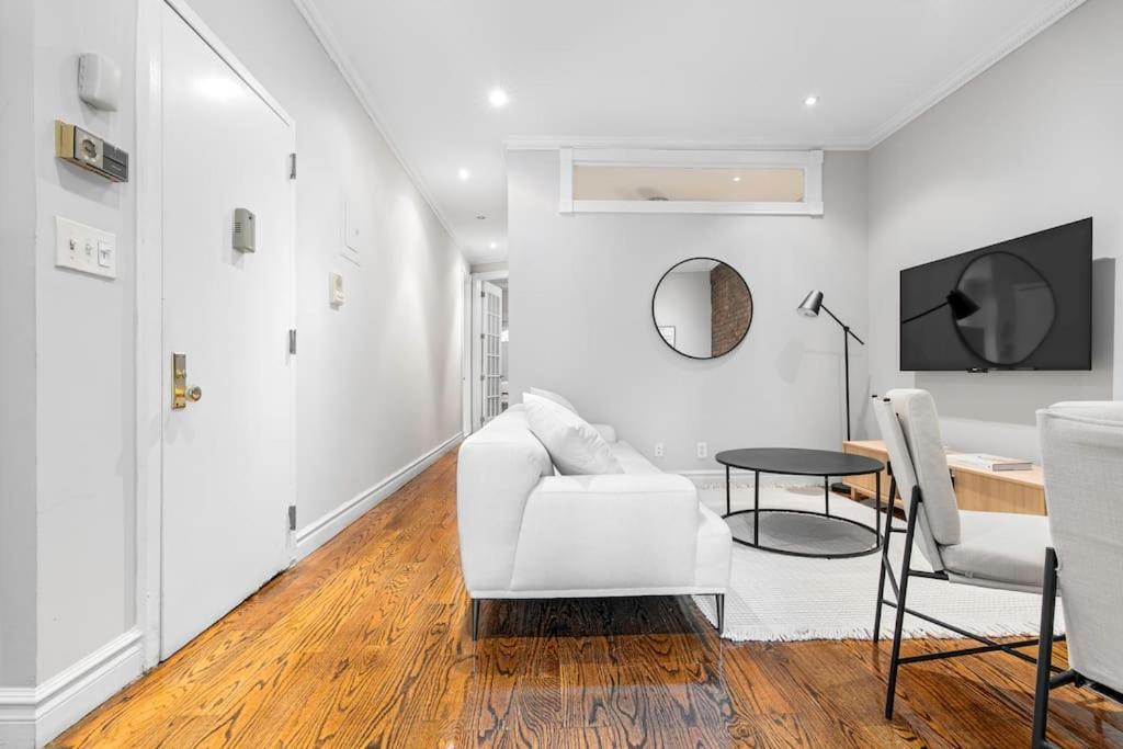 Gorgeous & Bright 3Bdr & 1Bth In Midtown Manhattan Ню Йорк Екстериор снимка