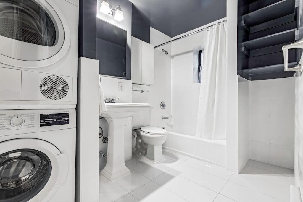 Gorgeous & Bright 3Bdr & 1Bth In Midtown Manhattan Ню Йорк Екстериор снимка