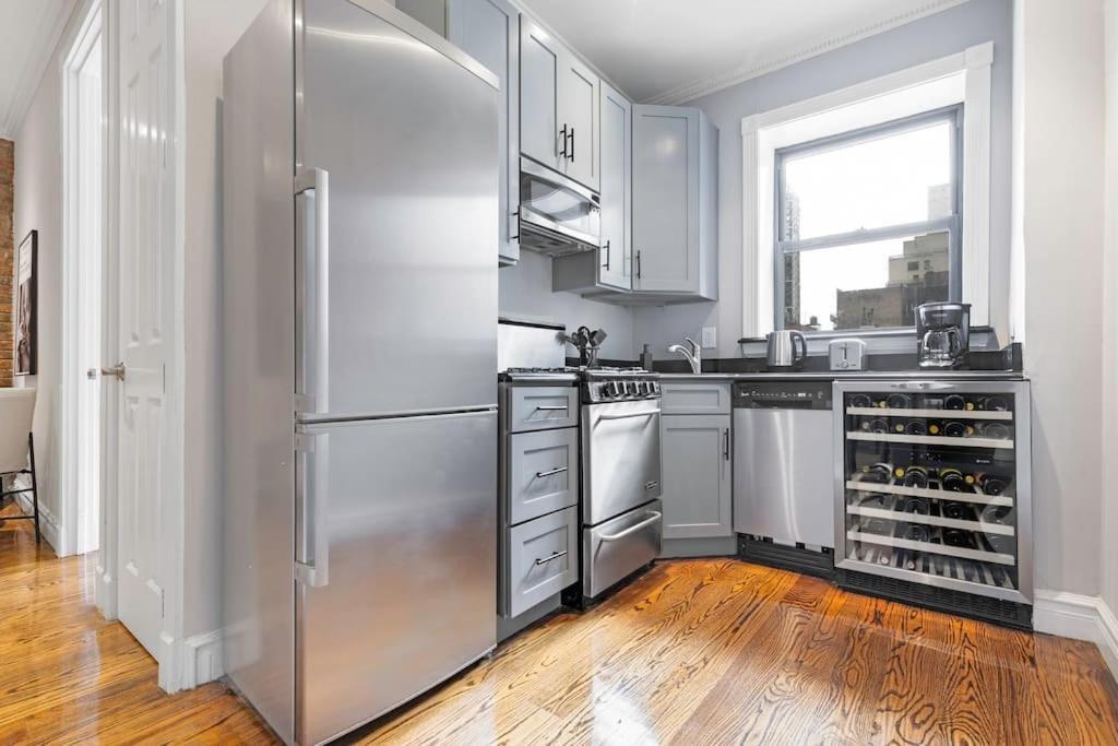 Gorgeous & Bright 3Bdr & 1Bth In Midtown Manhattan Ню Йорк Екстериор снимка