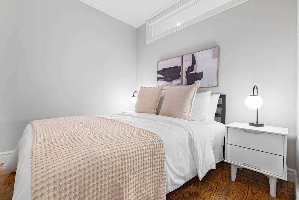 Gorgeous & Bright 3Bdr & 1Bth In Midtown Manhattan Ню Йорк Екстериор снимка